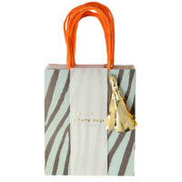 Pack of 8 party bags in 4 animal print designs. Cheetah, giraffe, tiger and zebra
