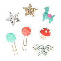 These Christmas crackers feature a happy Santa and a sweetly smiling reindeer. The crackers have gold foil details, velvet ribbons, and each contains a small gift, a hat and a joke. Suitable for ages 8+ Pack of 6 in 2 designs Product dimensions: 3 by 11.5 by 2.5 inches.