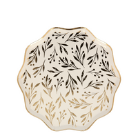 This leaf and berry design is sublime inspiration for your celebration theme. These side plates have gold foil details and wavy die cut edges, perfect for showcasing festive treats. Made from eco-friendly paper Pack of 8 Product dimensions: 8.5 by 8.5 inches